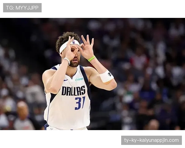 德雷克斯勒无球切入效率提升，拉开与同代侧翼差距