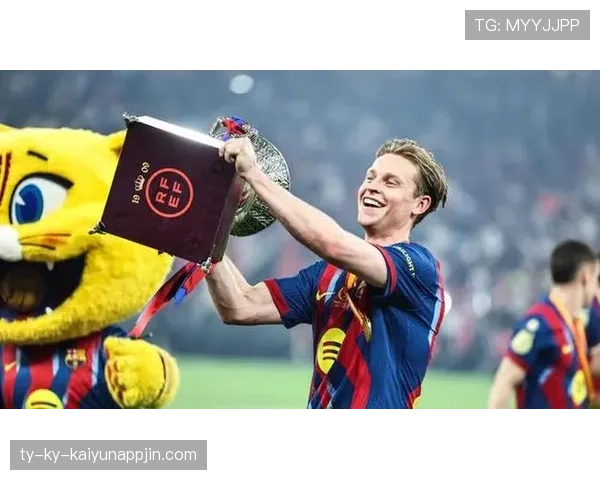 卡马文加vs弗朗基·德容 中场推进能力差距在哪